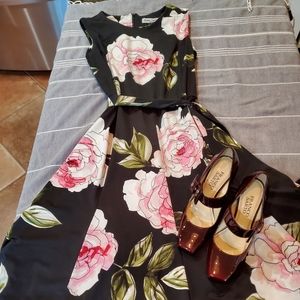 Shelby & Palmer floral flowy dress Size L